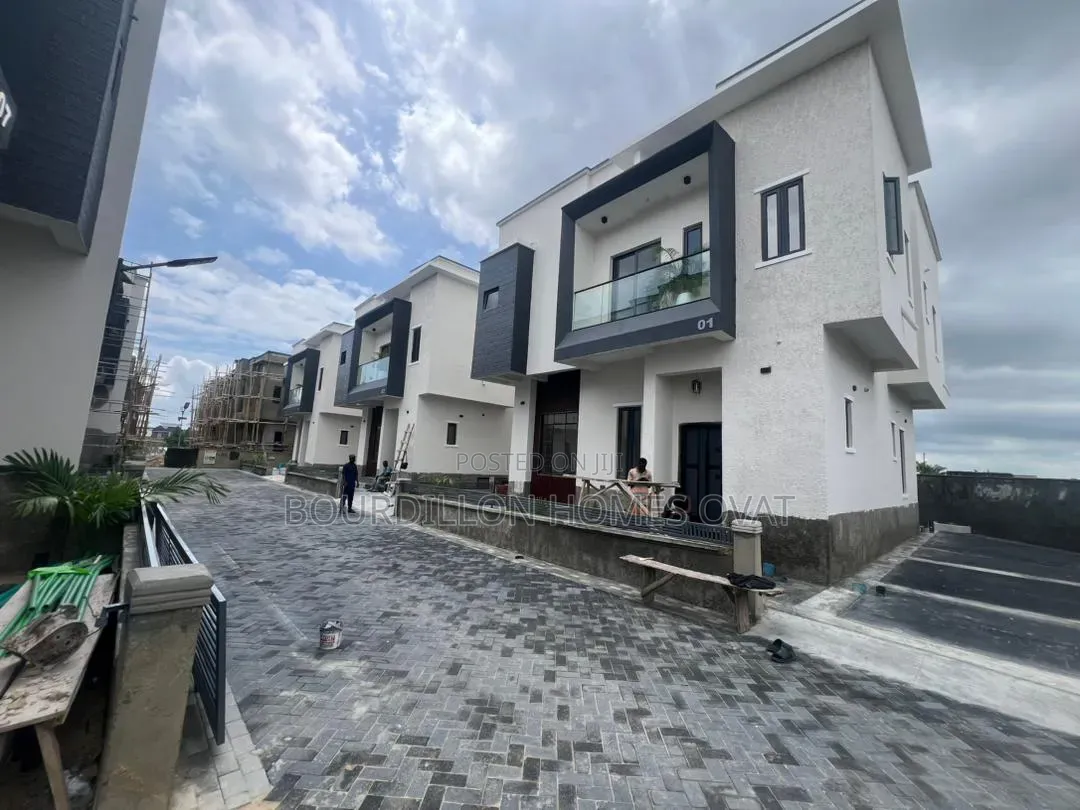 4bdrm Duplex in General Paint Estate for sale