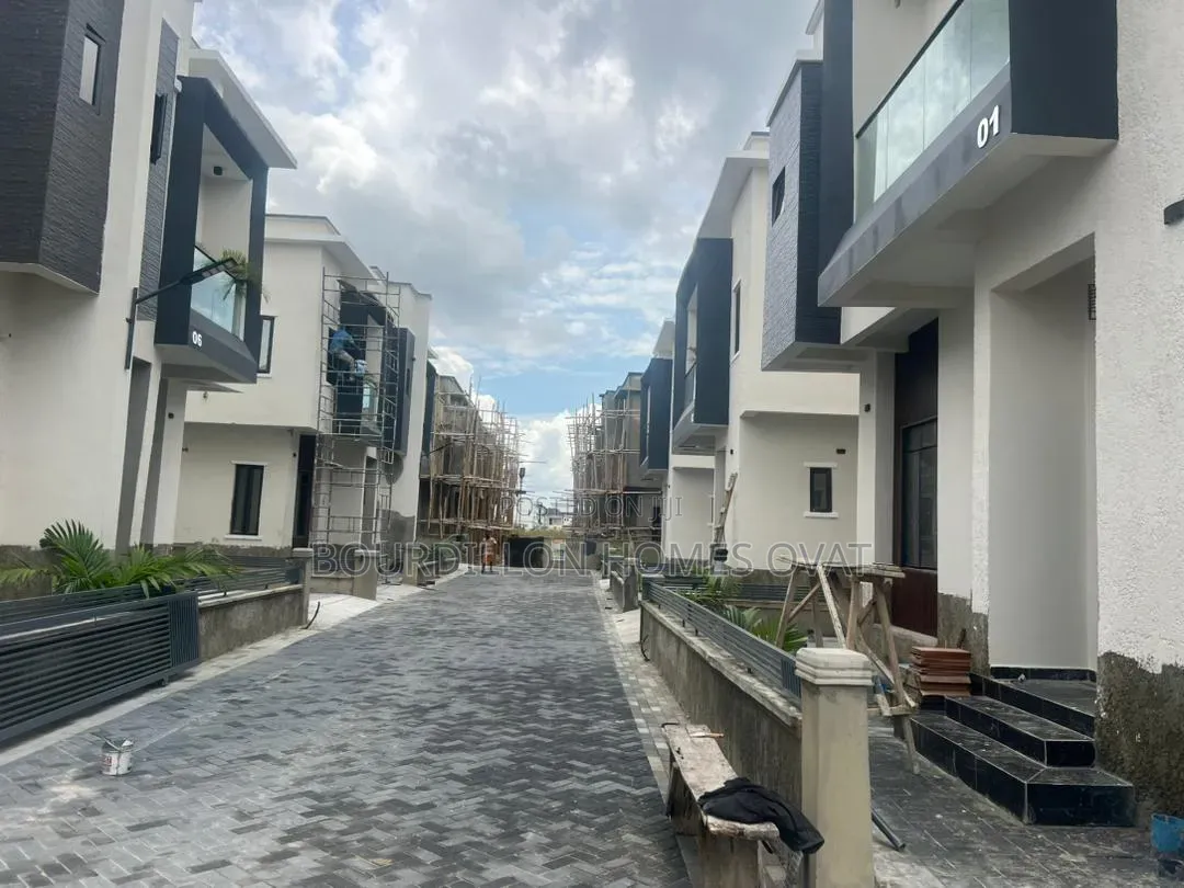 3bdrm Duplex in General Paint Estate for sale