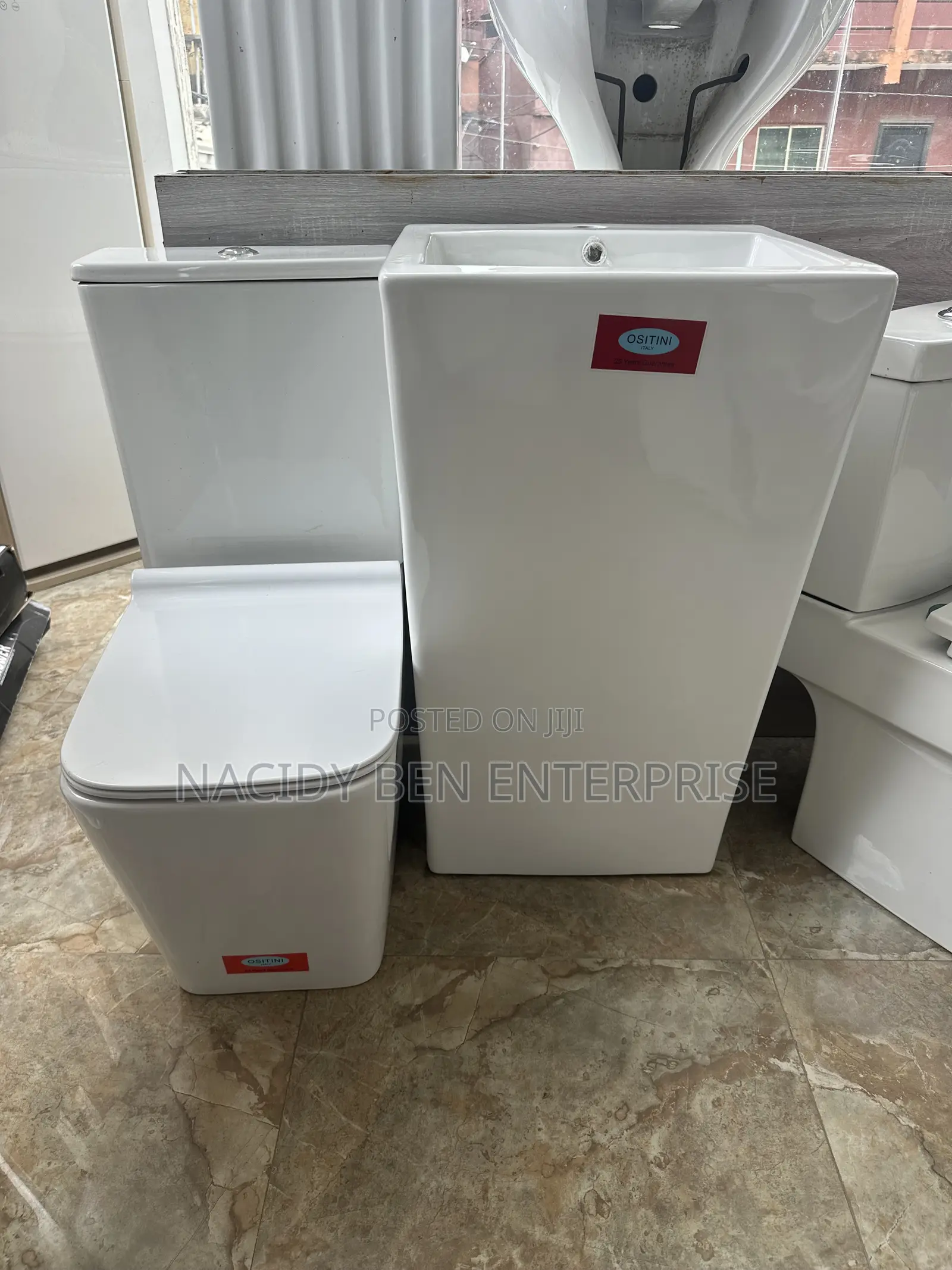 Integrated Square Wc With Square Basin