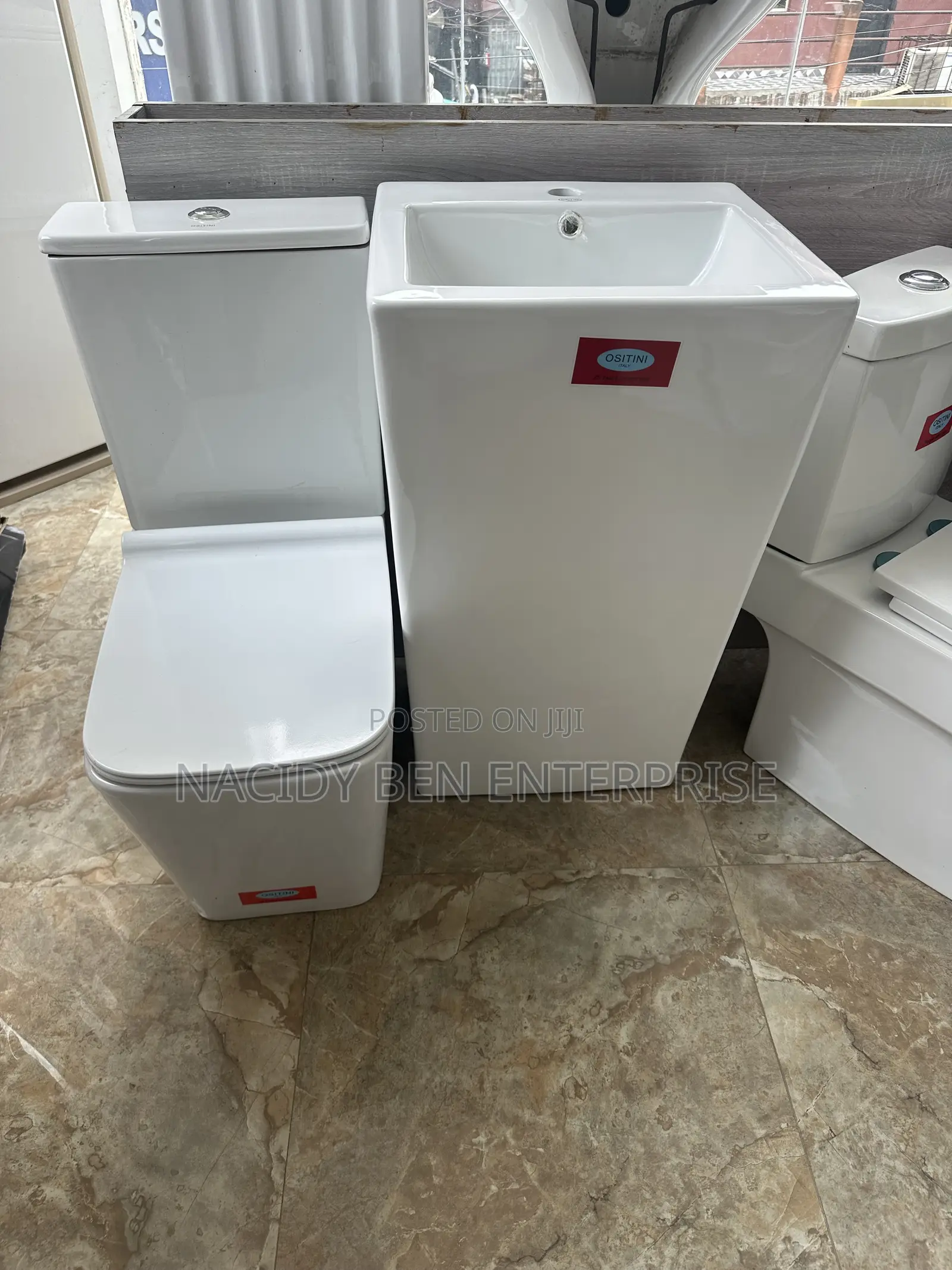 Integrated Square Wc With Square Basin