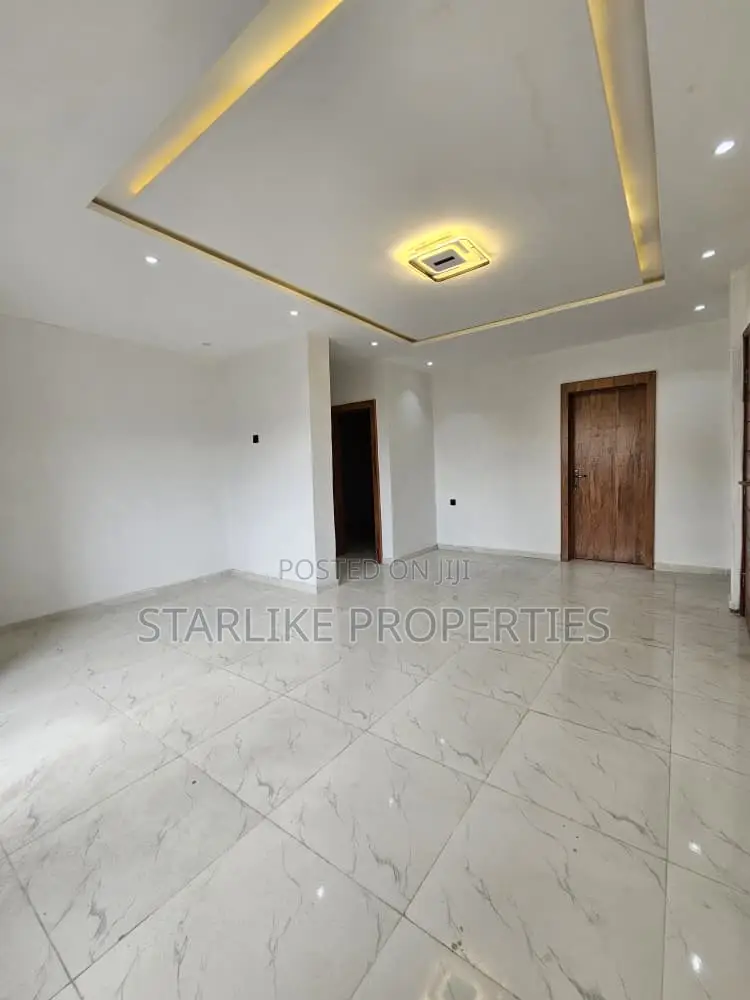 2bdrm Block of Flats in Lekki Phase 1 for rent