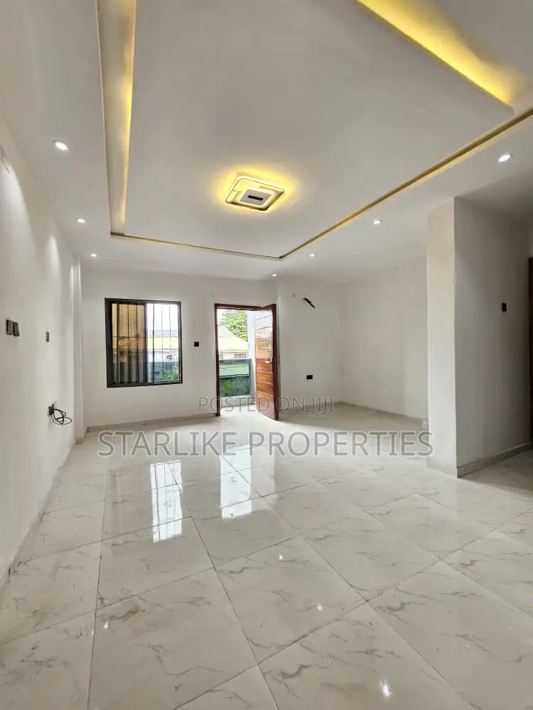 2bdrm Block of Flats in Lekki Phase 1 for rent