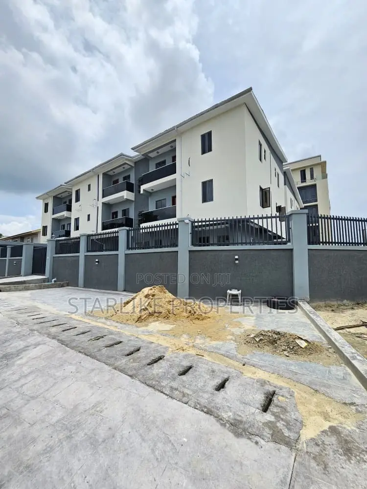 2bdrm Block of Flats in Lekki Phase 1 for rent