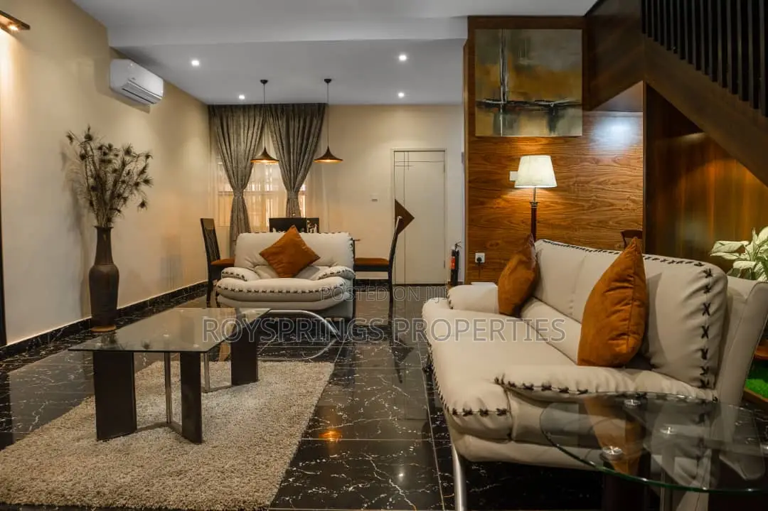 Luxury 2-Bedroom Duplex Apartment With Complimentary Breakfast