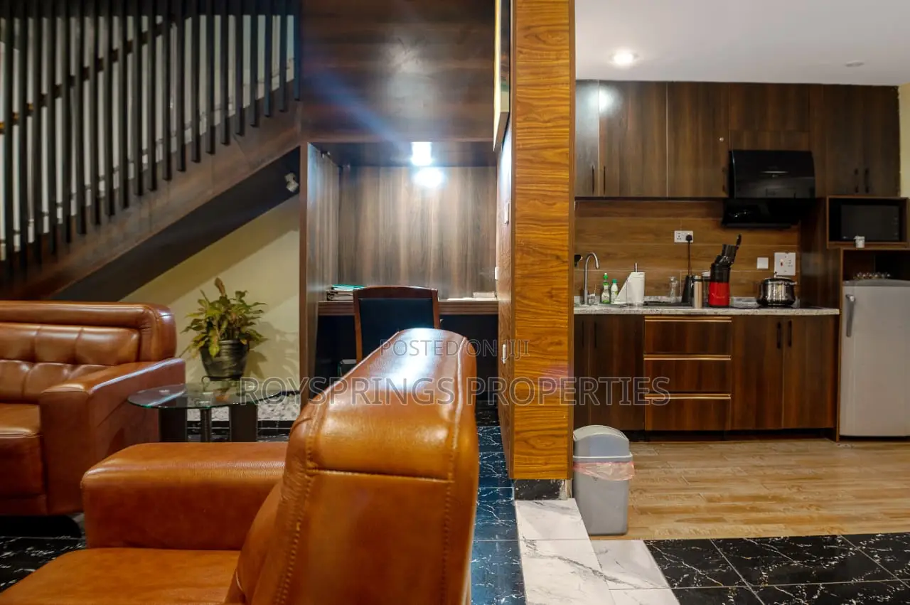 Luxury 2-Bedroom Duplex Apartment With Complimentary Breakfast