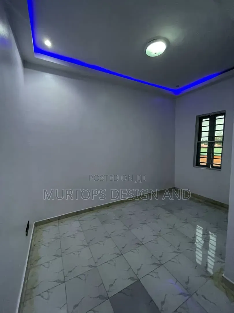 Mini Flat in Chevron for rent
