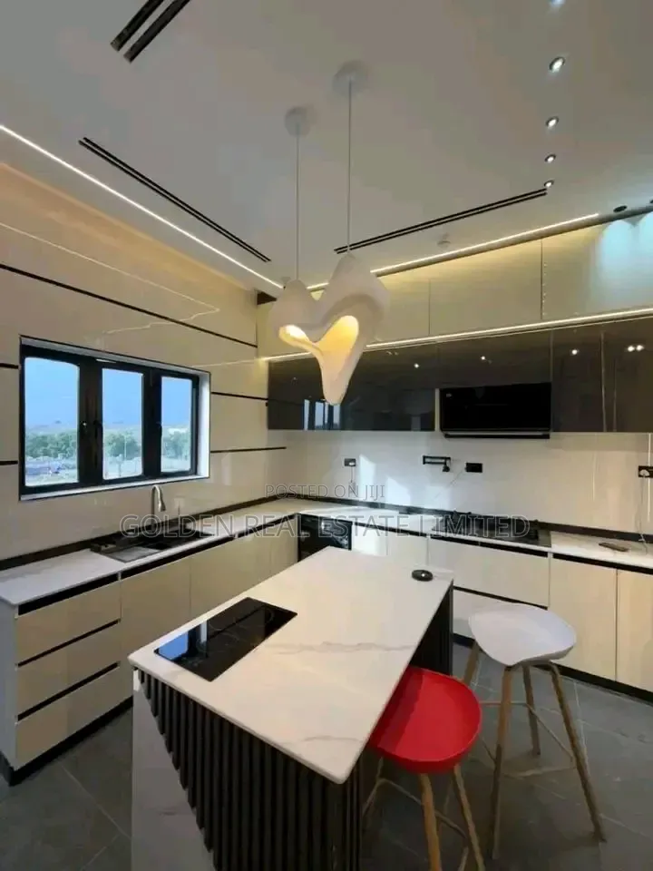 5bdrm Duplex in Guzape District for sale