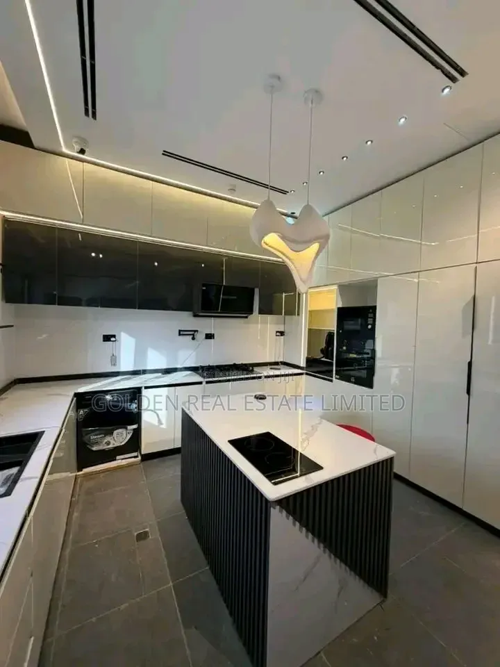 5bdrm Duplex in Guzape District for sale