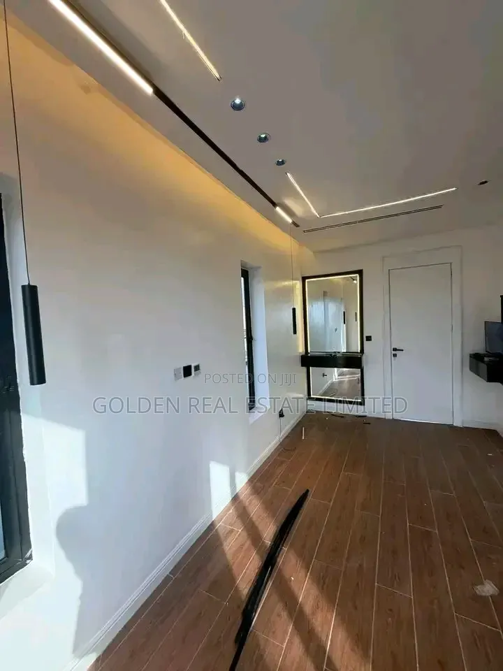 5bdrm Duplex in Guzape District for sale