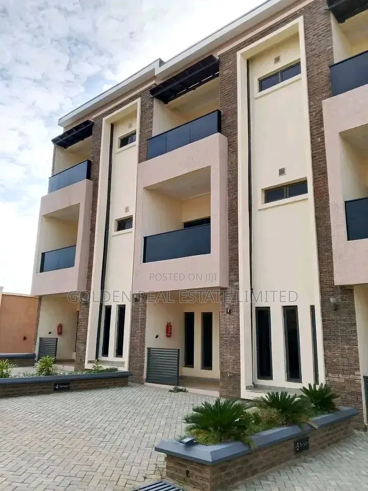 4bdrm Duplex in Guzape District for sale