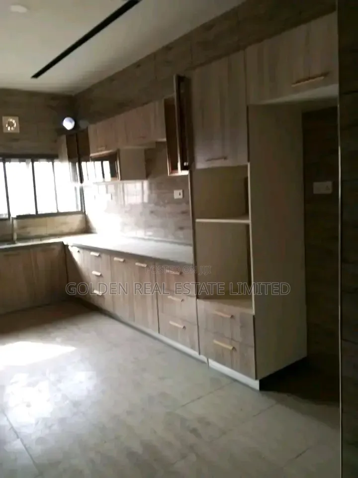 4bdrm Duplex in Guzape District for sale