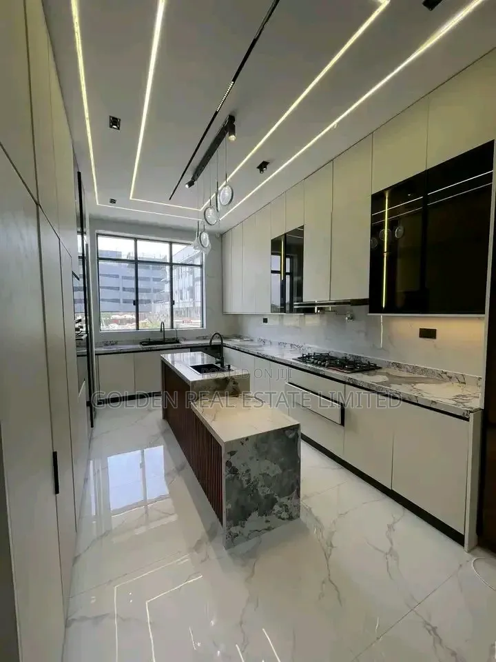 5bdrm Duplex in Lekki Phase 1 for sale