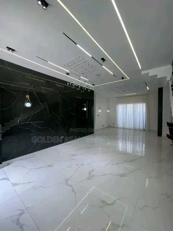 5bdrm Duplex in Lekki Phase 1 for sale