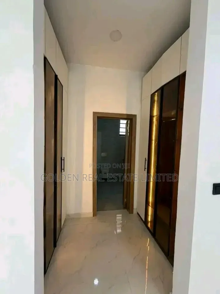 4bdrm Duplex in Ikota for sale
