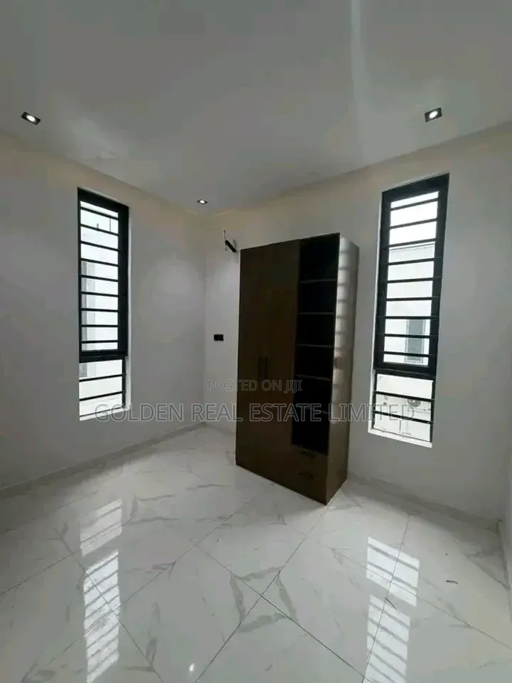 4bdrm Duplex in Ikota for sale