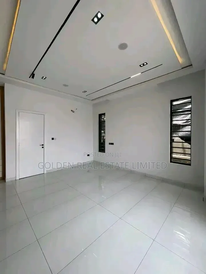 4bdrm Duplex in Ikota for sale