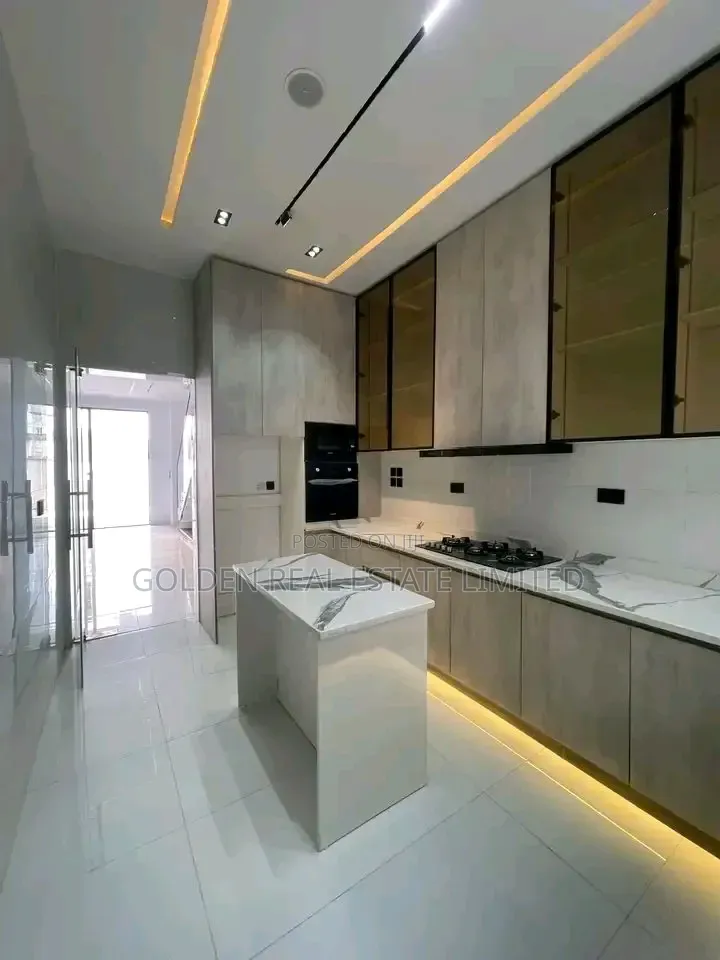 4bdrm Duplex in Ikota for sale