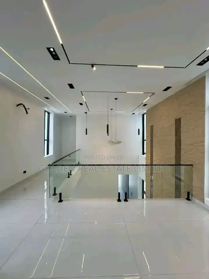 5bdrm Duplex in Osapa london for sale