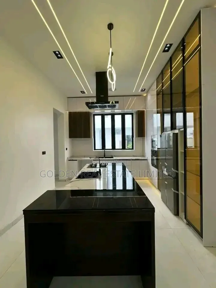 5bdrm Duplex in Osapa london for sale