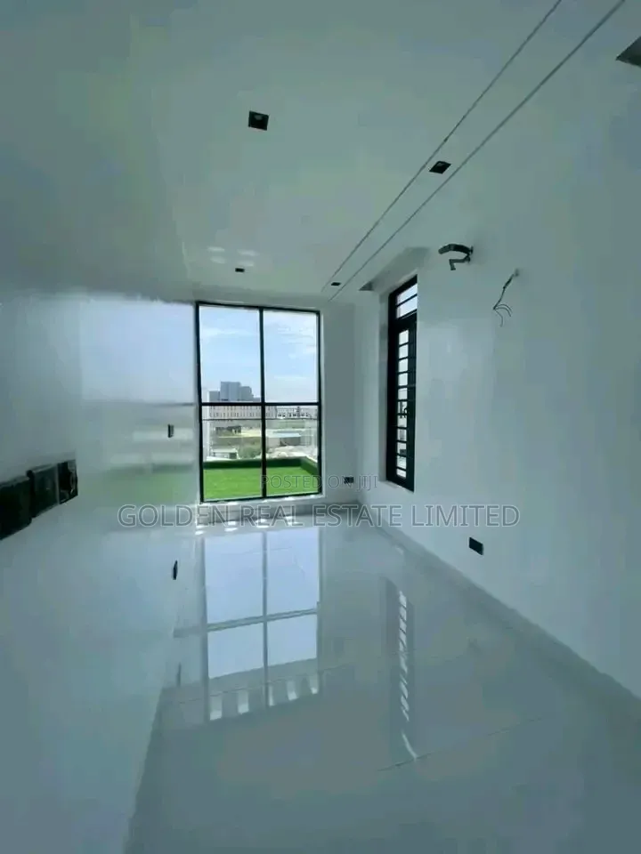 5bdrm Duplex in Lekki Phase 1 for sale
