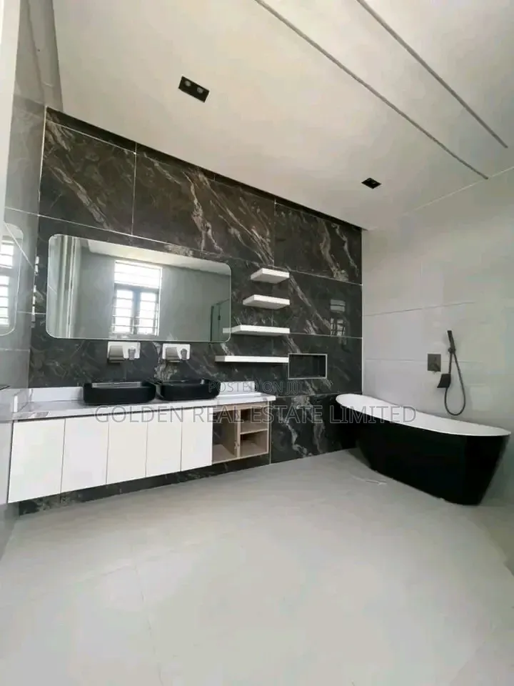 5bdrm Duplex in Lekki Phase 1 for sale