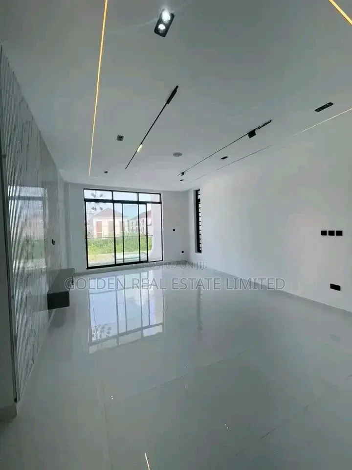5bdrm Duplex in Ikate for sale