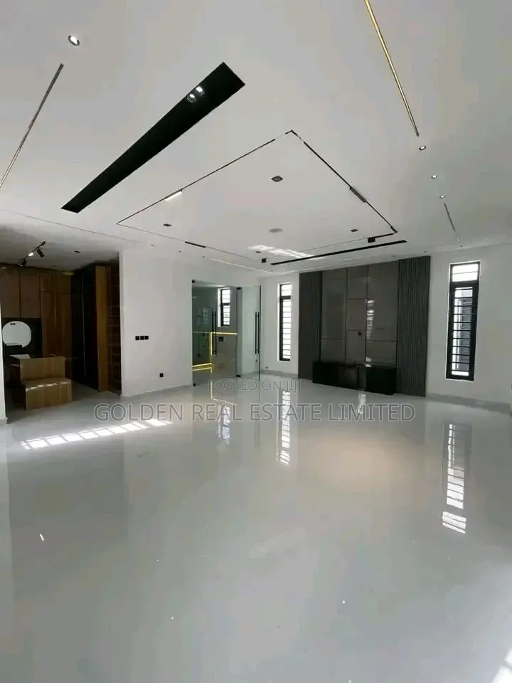 5bdrm Duplex in Ikate for sale