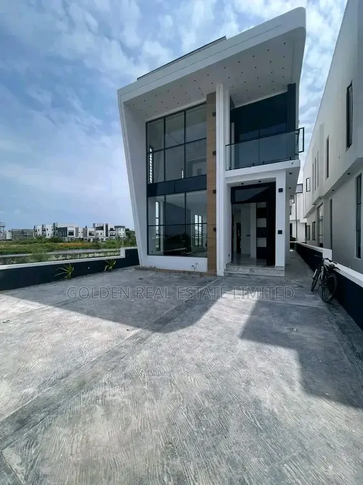 5bdrm Duplex in Ikota for sale