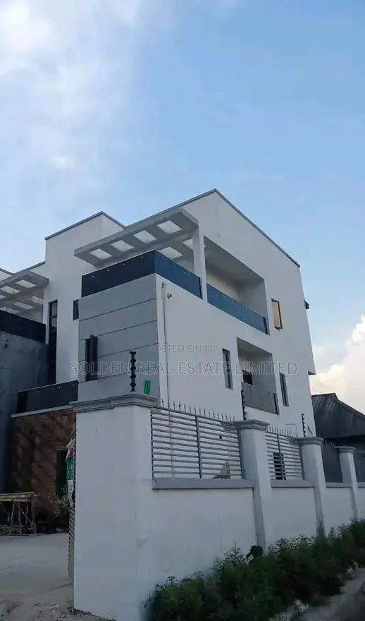 4bdrm Duplex in Iyanganku for sale