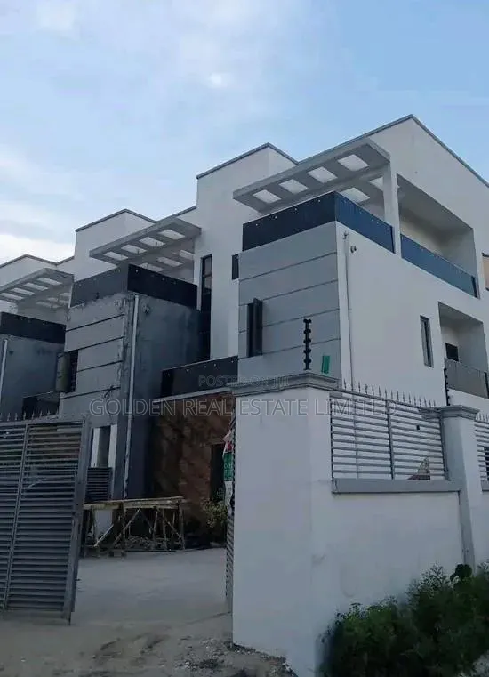 4bdrm Duplex in Iyanganku for sale