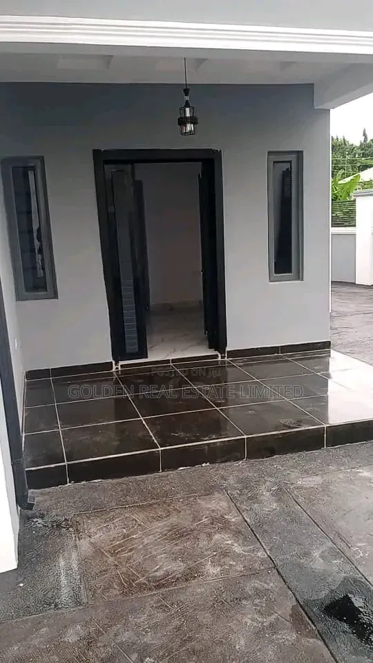 5bdrm Duplex in Oluyole for sale