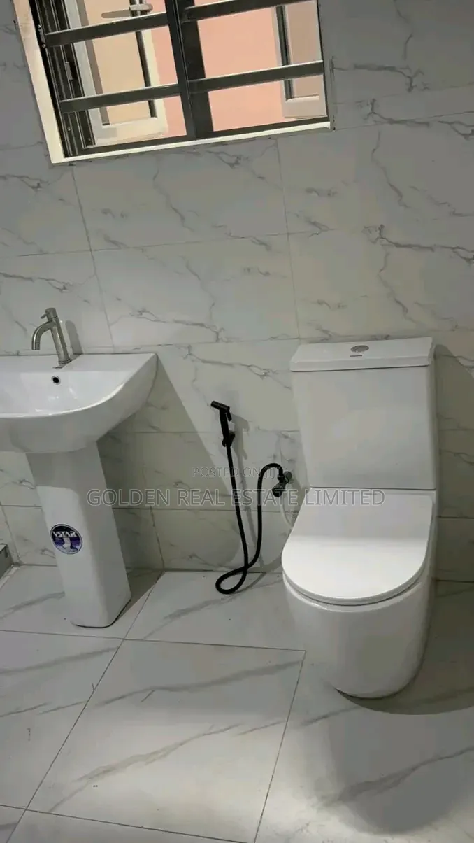 5bdrm Duplex in Oluyole for sale
