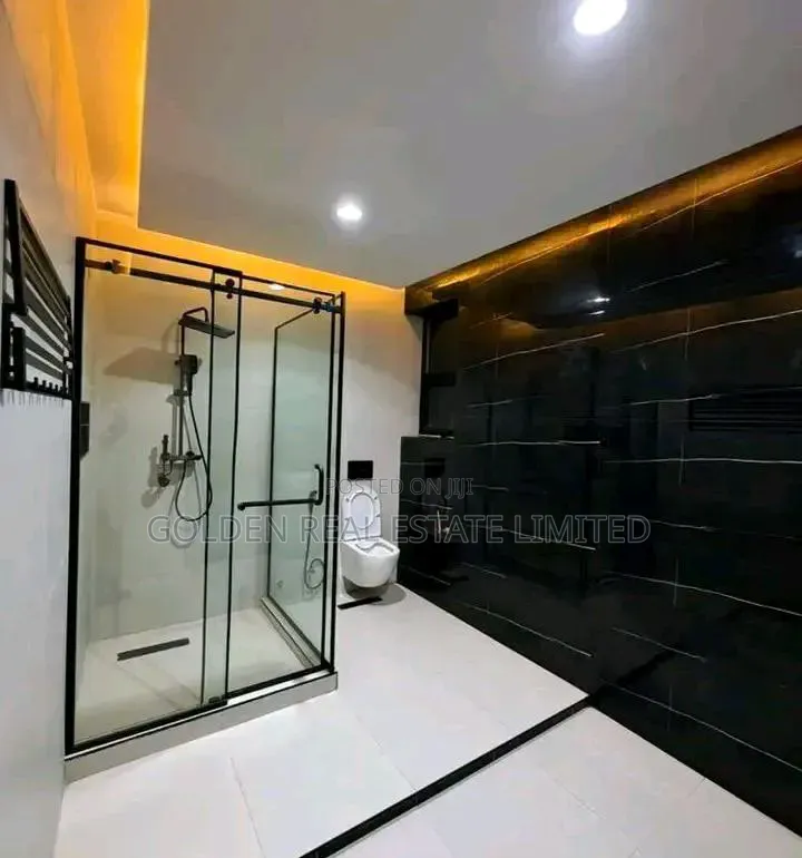 7bdrm Duplex in Guzape District for sale
