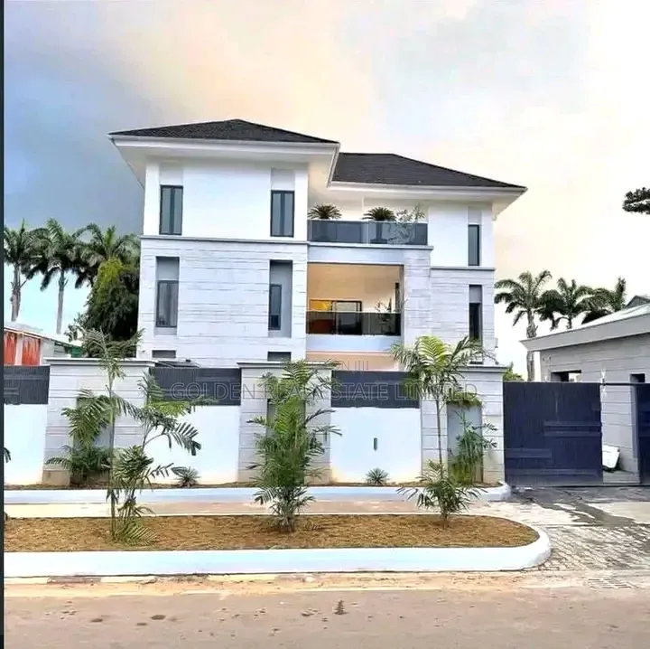7bdrm Mansion in Maitama for sale