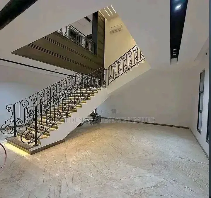 7bdrm Mansion in Maitama for sale