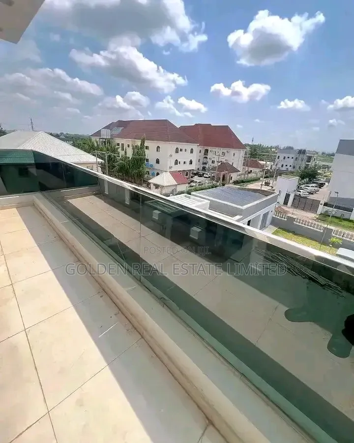 3bdrm Block of Flats in Durumi for sale
