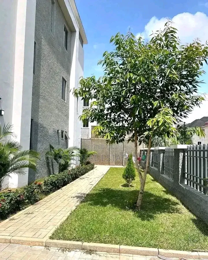 3bdrm Block of Flats in Durumi for sale