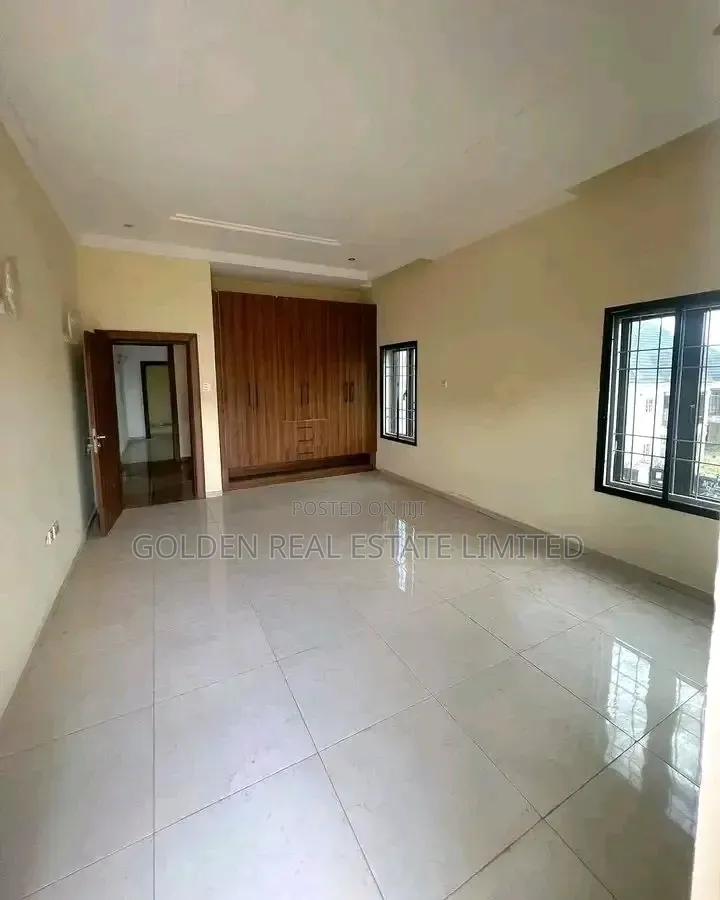 3bdrm Block of Flats in Durumi for sale