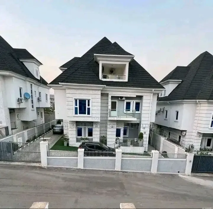 5bdrm Duplex in Guzape District for sale