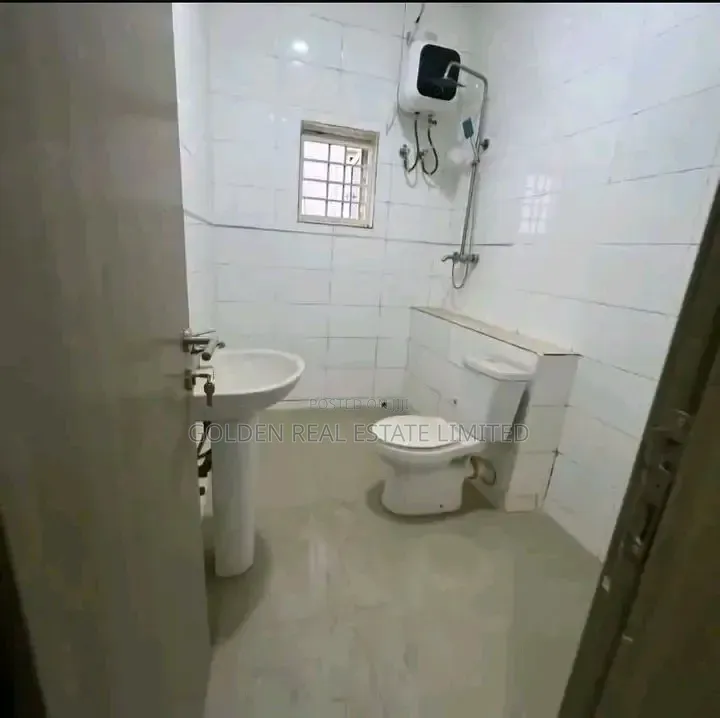 5bdrm Duplex in Guzape District for sale