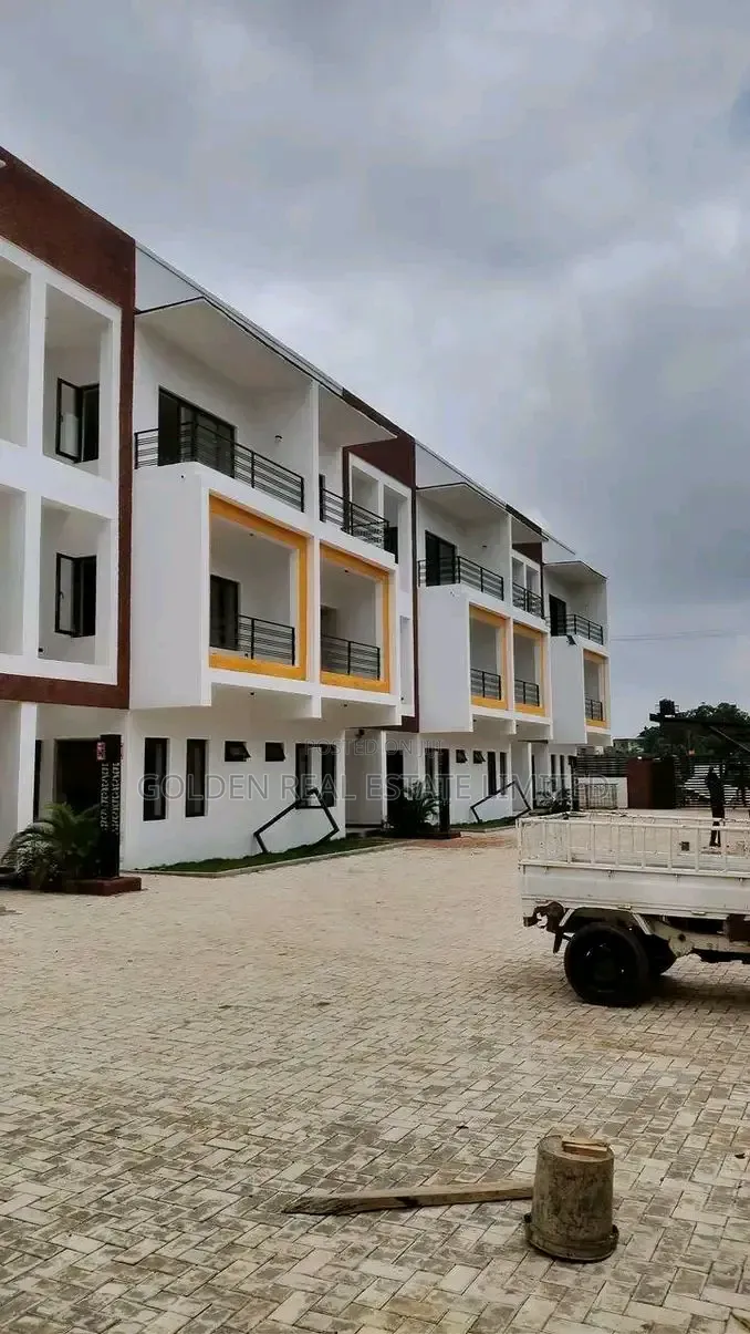 4bdrm Duplex in Jahi for sale