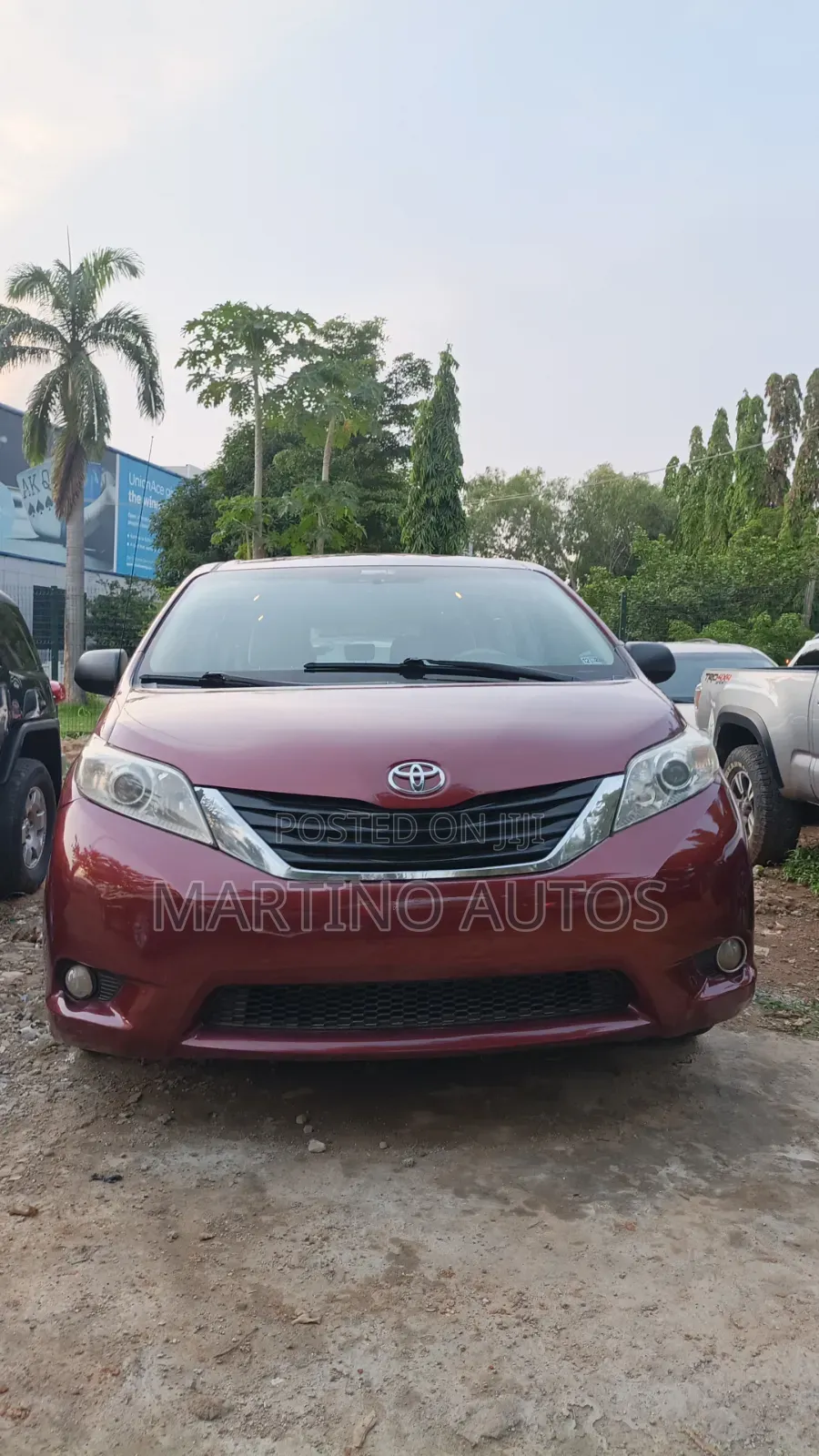 Toyota Sienna 2010 Red