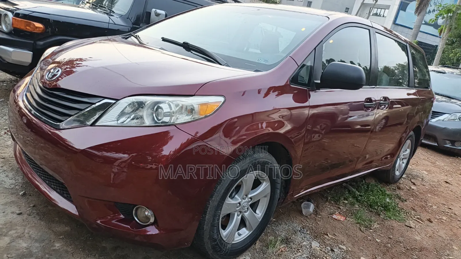 Toyota Sienna 2010 Red