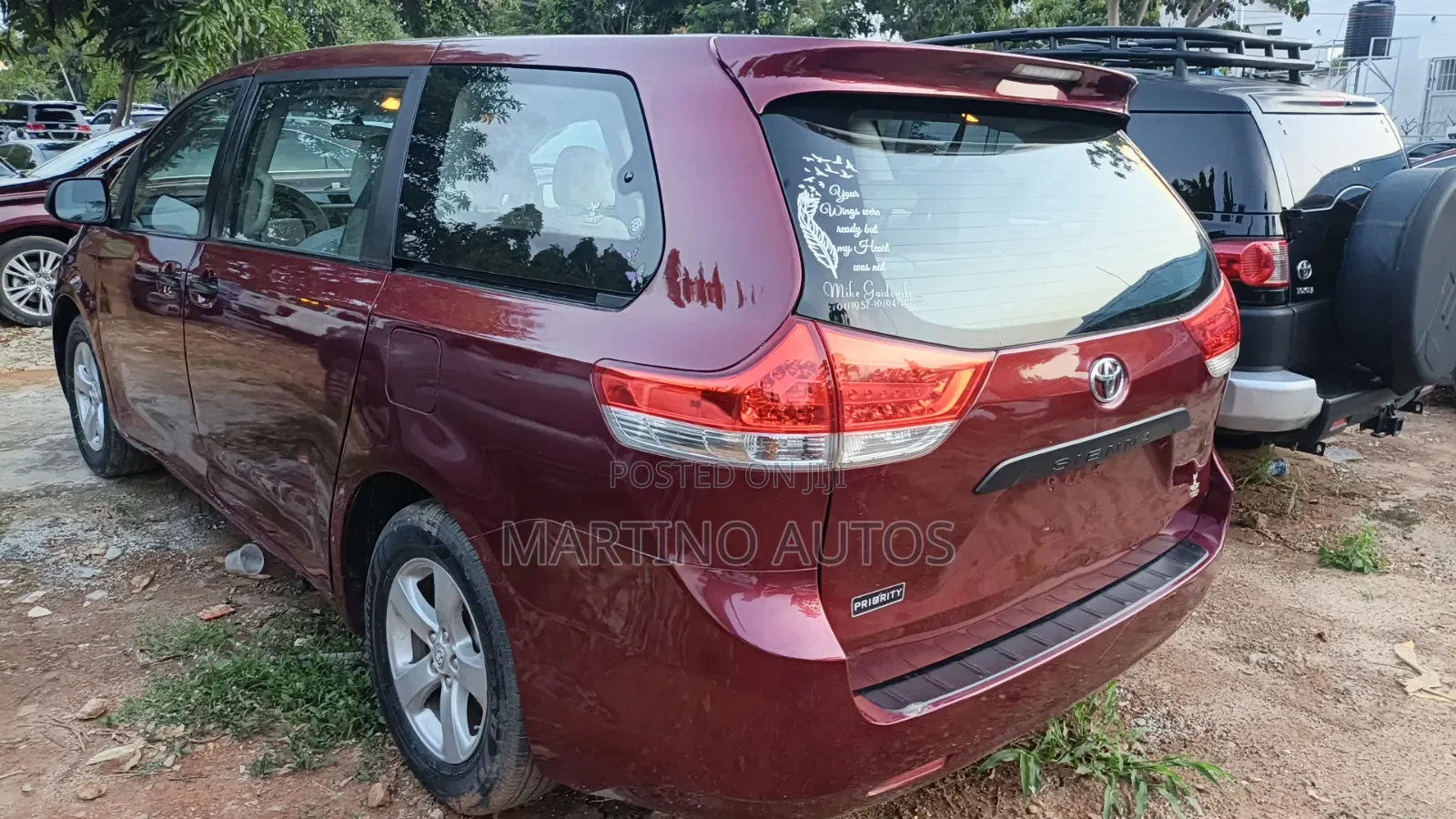 Toyota Sienna 2010 Red