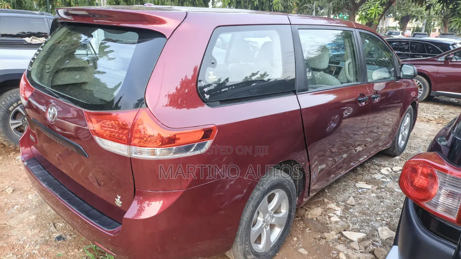 Toyota Sienna 2010 Red