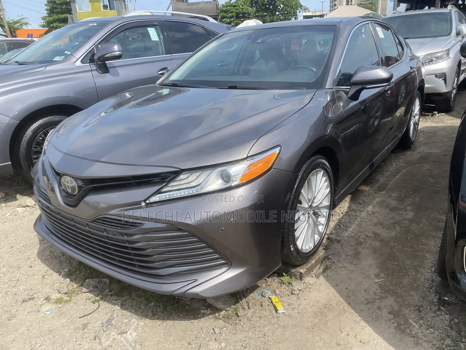 Toyota Camry XLE FWD (2.5L 4cyl 8AM) 2018 Gray