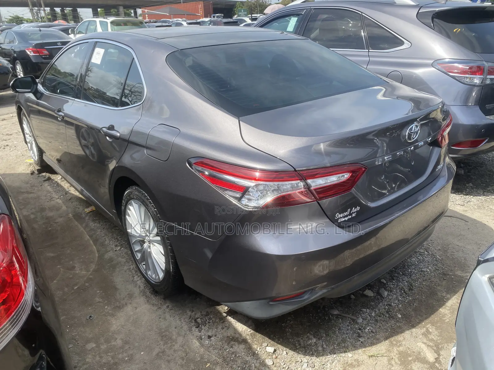 Toyota Camry XLE FWD (2.5L 4cyl 8AM) 2018 Gray