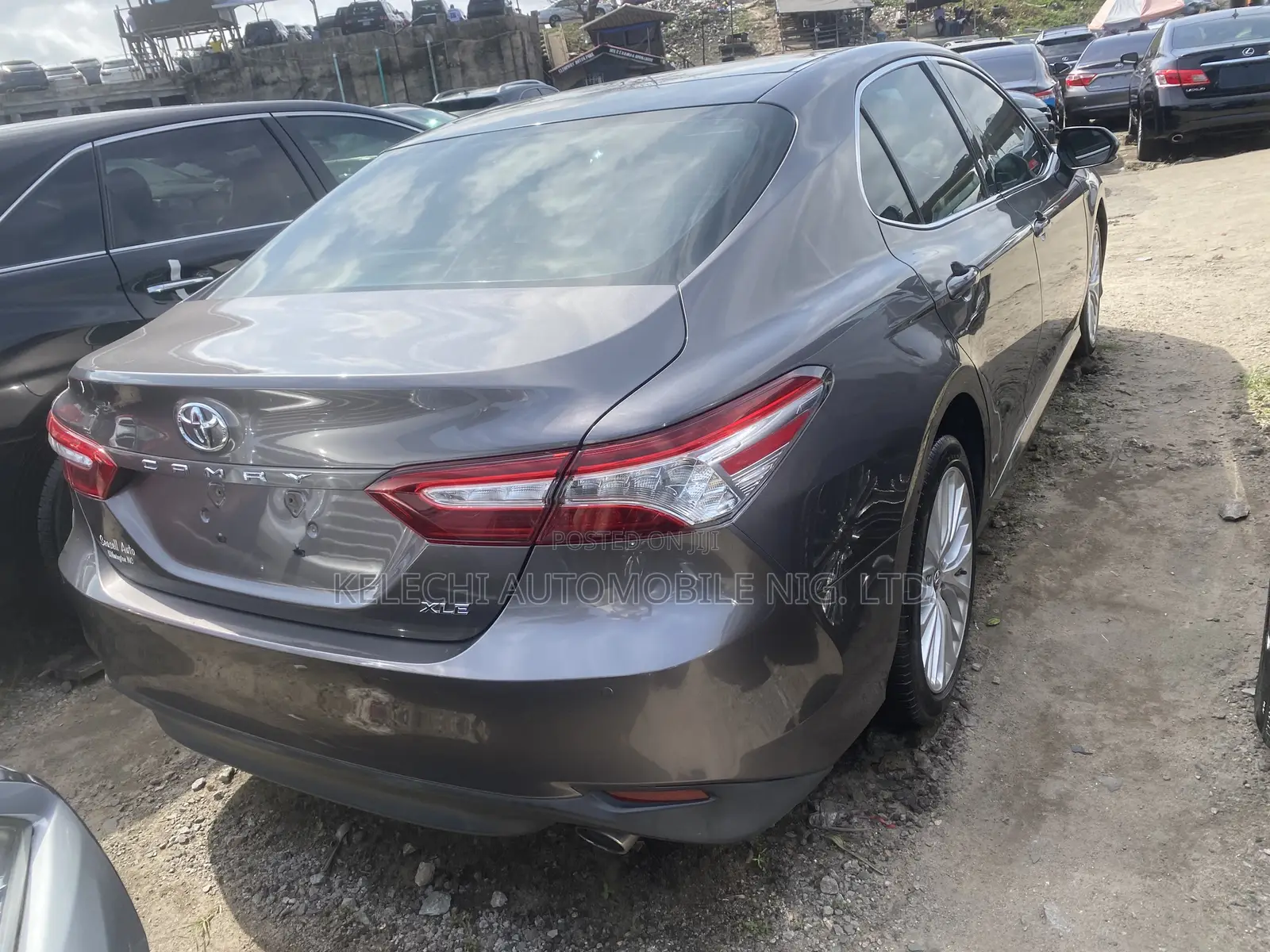 Toyota Camry XLE FWD (2.5L 4cyl 8AM) 2018 Gray