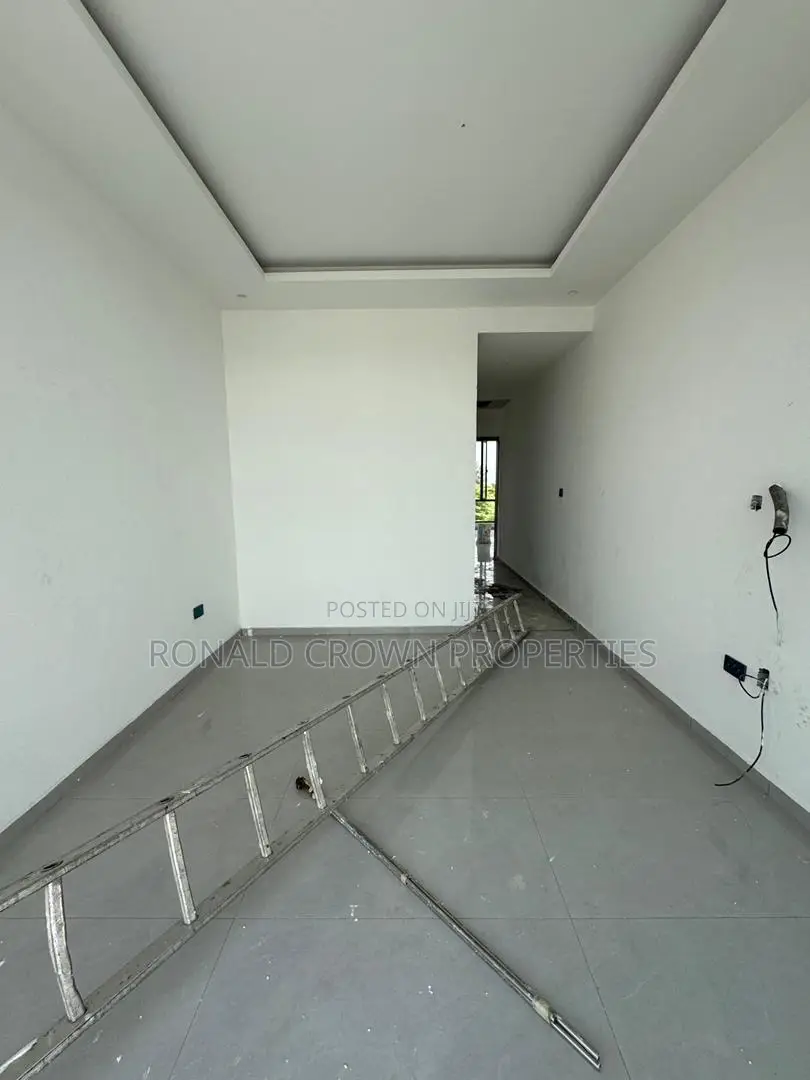 5bdrm Duplex in Banana Island for sale