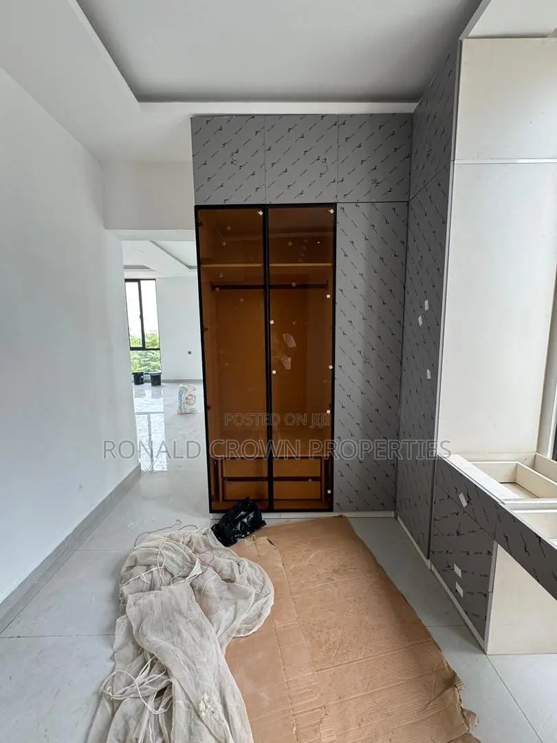 5bdrm Duplex in Banana Island for sale